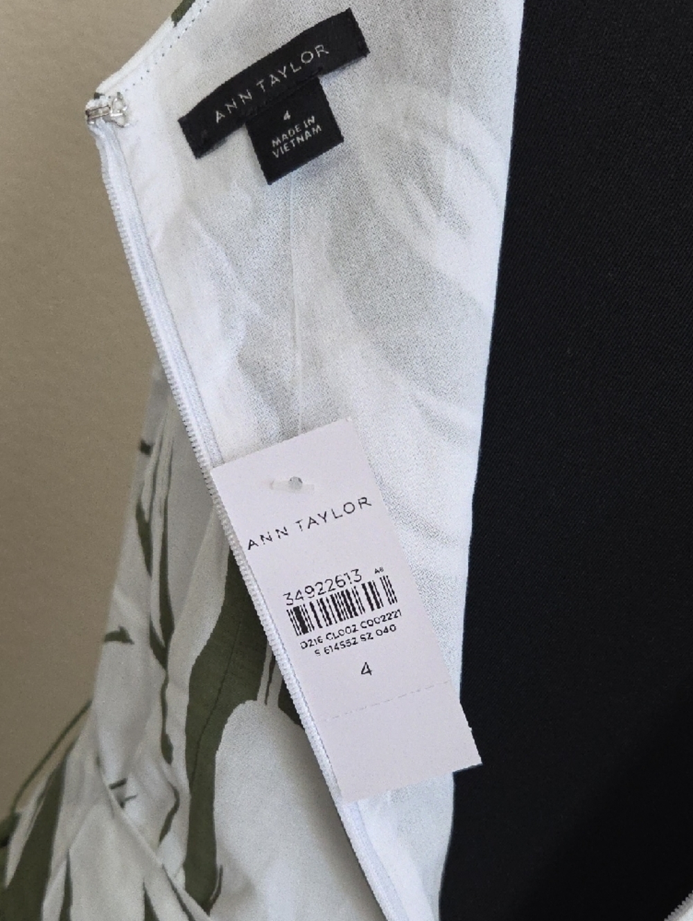 Ann Taylor | Olive and White Leaf-Print Sleeveless Maxi Dress, Size 4 - Picture 5 of 7